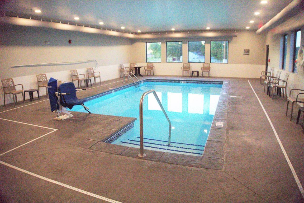 Brookstone Inn & Suites Форт Додж Екстериор снимка