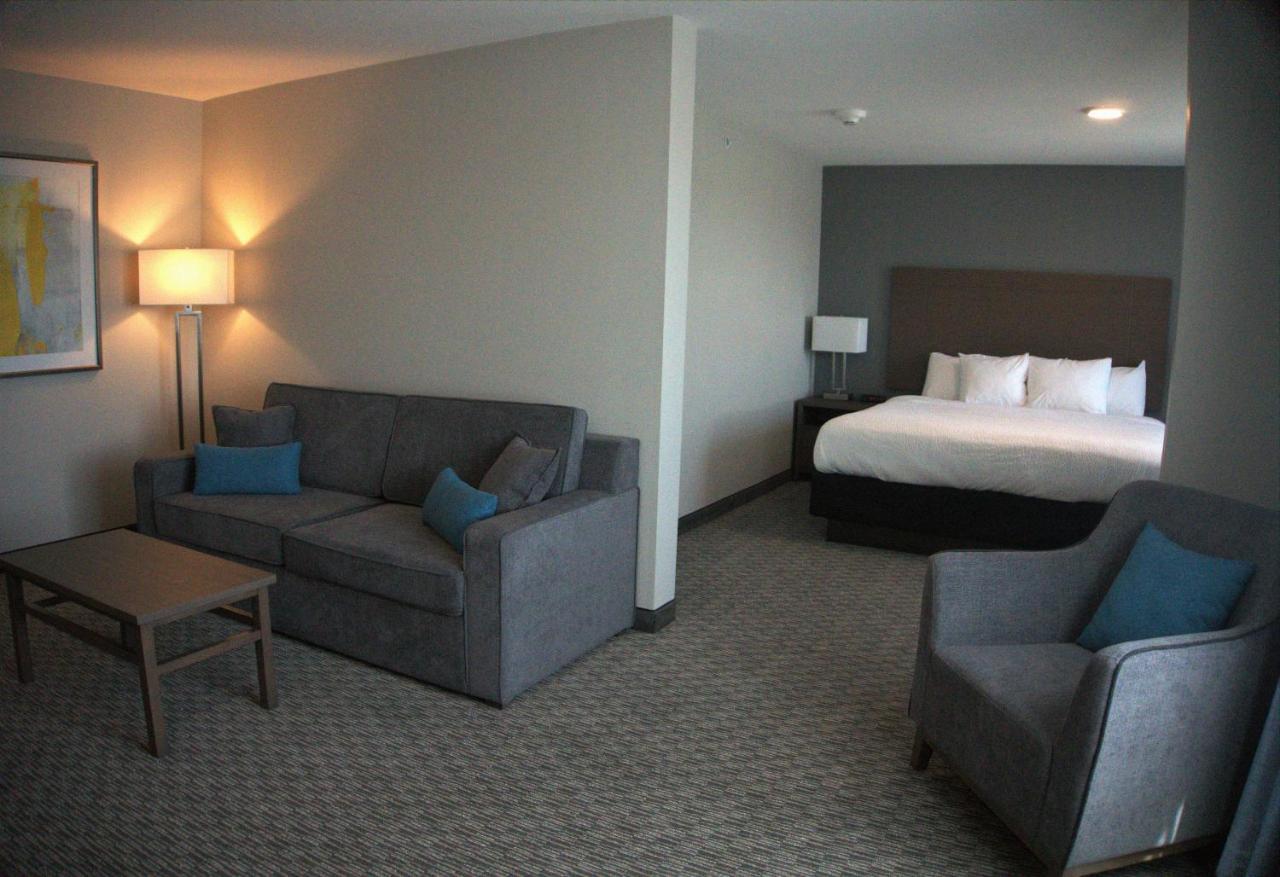 Brookstone Inn & Suites Форт Додж Екстериор снимка
