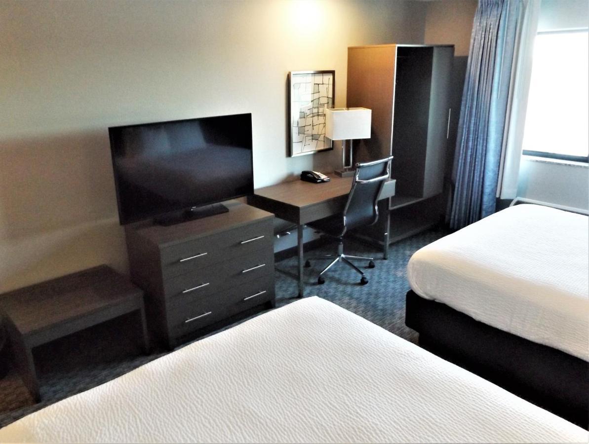 Brookstone Inn & Suites Форт Додж Екстериор снимка