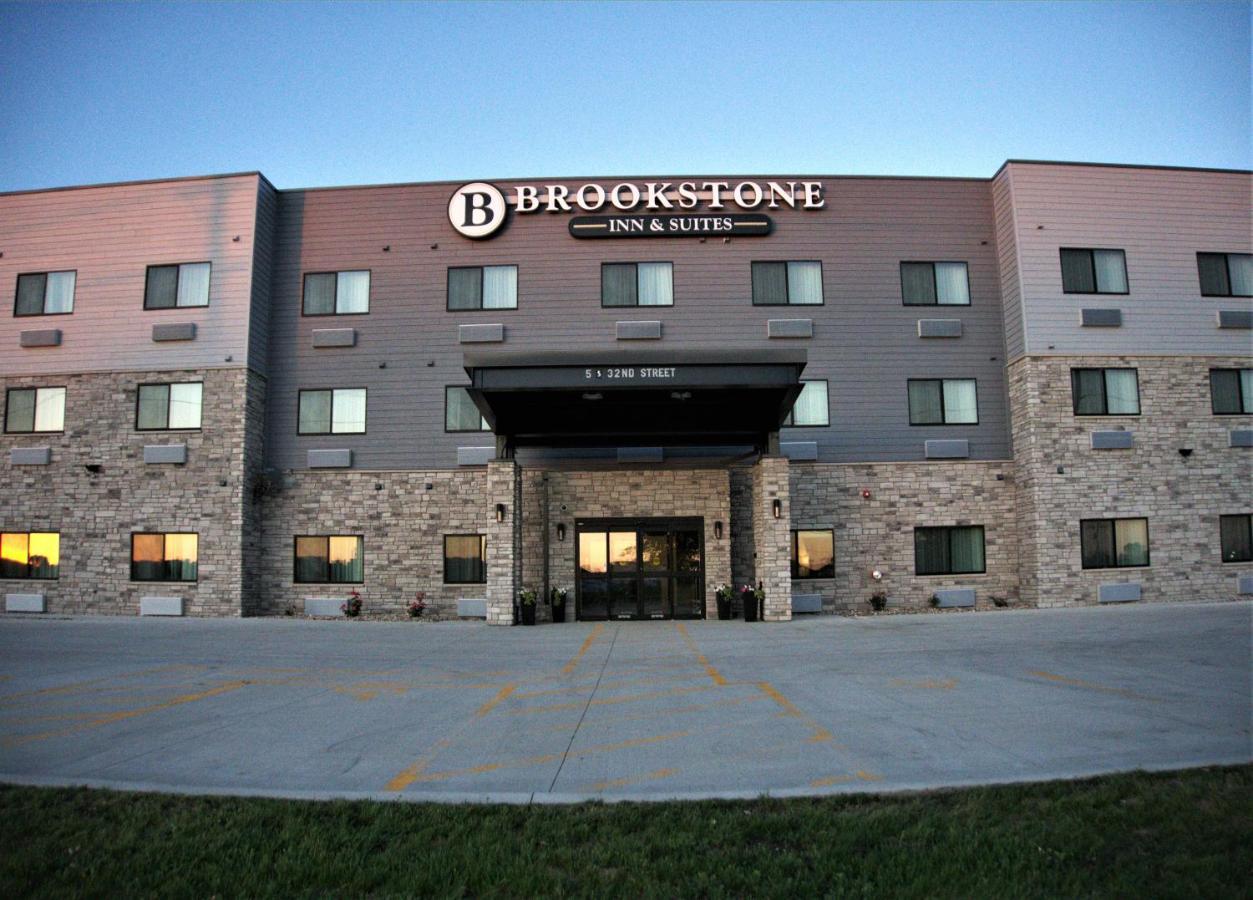 Brookstone Inn & Suites Форт Додж Екстериор снимка