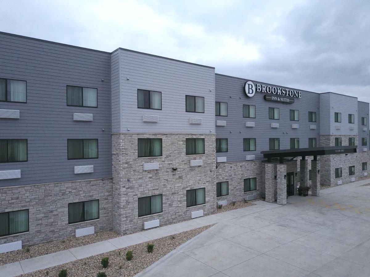 Brookstone Inn & Suites Форт Додж Екстериор снимка