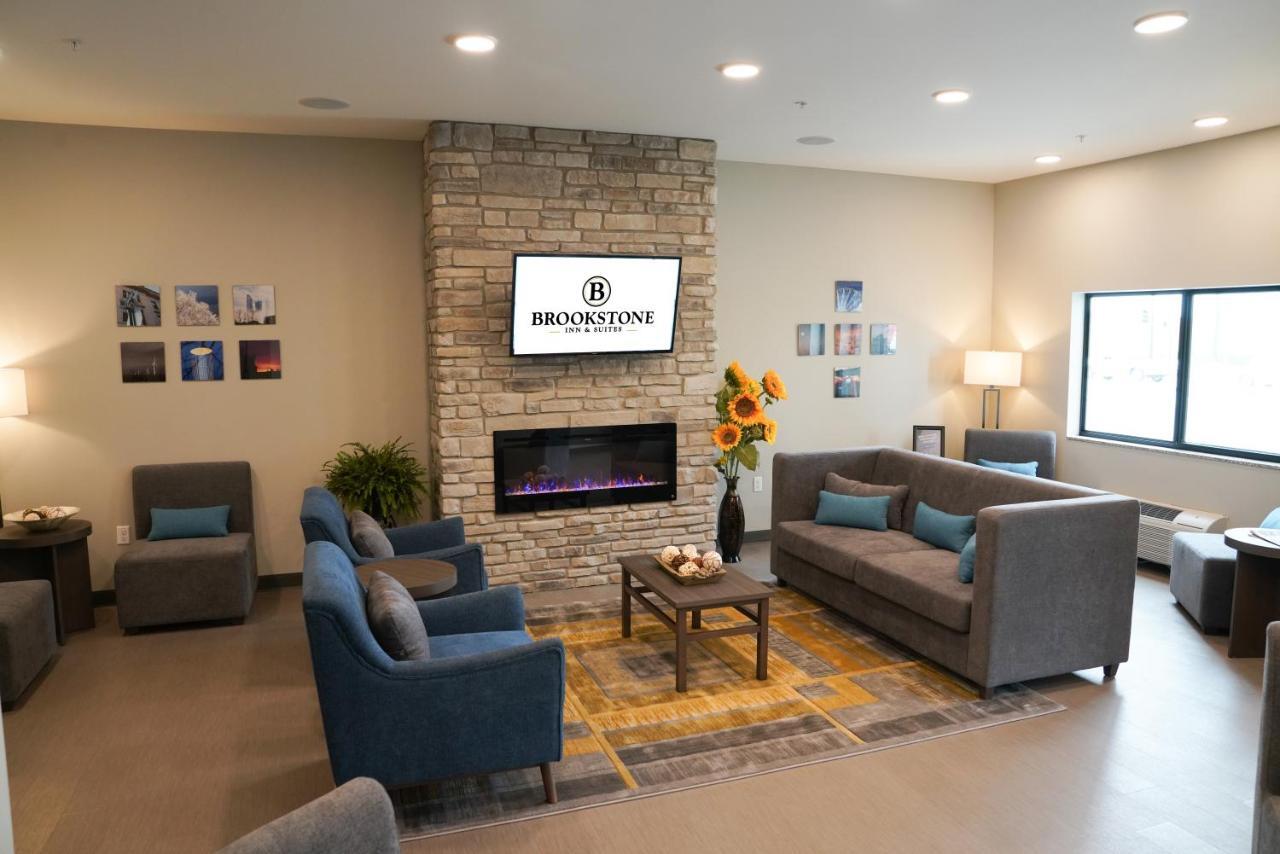 Brookstone Inn & Suites Форт Додж Екстериор снимка